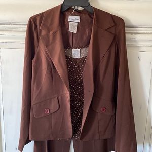 NWT 3 Piece Pant Suit Jacket Top Pants Size 7/8